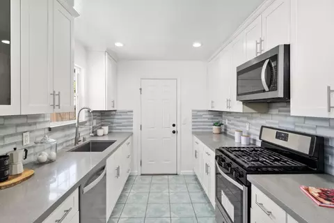 Kitchen - 679 School St, Pittsburg, CA 94565 photo 2 of 5