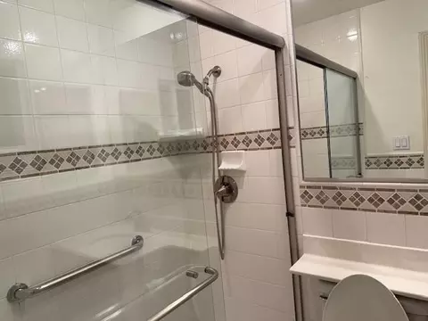 Bath - 466 Calaveras Dr, Salinas, CA 93906 photo 2 of 4