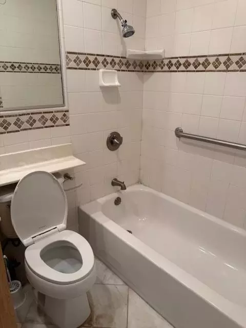 Bath - 466 Calaveras Dr, Salinas, CA 93906 photo 3 of 4