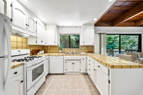 Kitchen - 146 Aptos School Rd, Aptos, CA 95003 photo 3 of 3