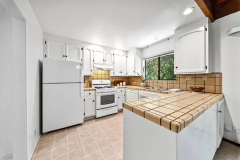 Kitchen - 146 Aptos School Rd, Aptos, CA 95003 photo 2 of 3