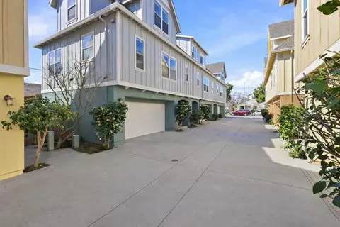 110 Library Ln, Santa Cruz, CA 95062