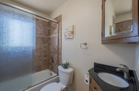 Bath - 9340 Pollock Ln, Salinas, CA 93907 photo 3 of 3