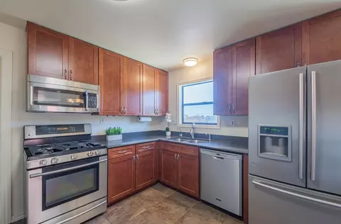 Kitchen - 9340 Pollock Ln, Salinas, CA 93907 photo 3 of 4