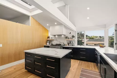 Kitchen - 70 Paseo Hermoso, Salinas, CA 93908 photo 4 of 8