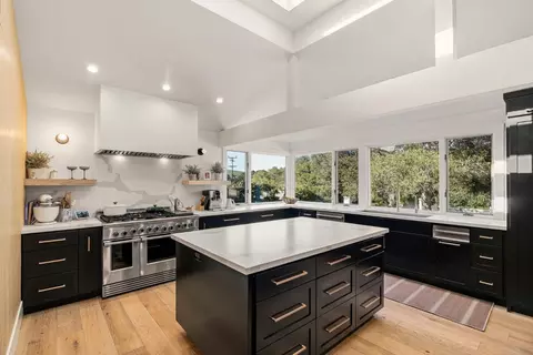 Kitchen - 70 Paseo Hermoso, Salinas, CA 93908 photo 3 of 8