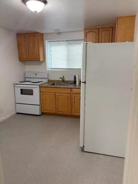 Kitchen - 435 Grant St, Vallejo, CA 94590 photo 1 of 1