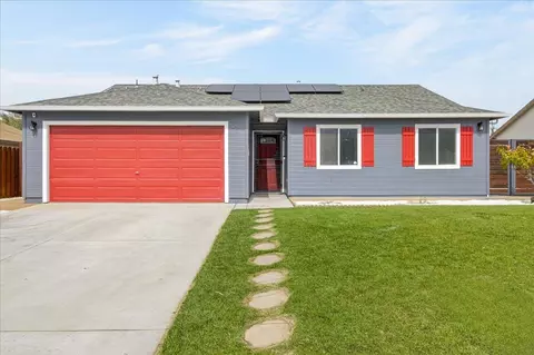 821 Feather Ct, Hollister, CA 95023