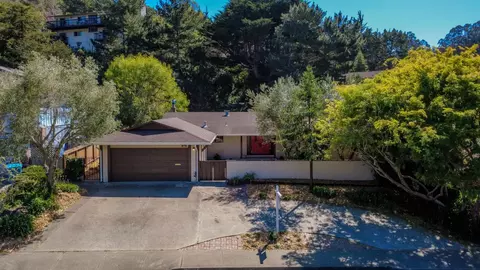 800 Oddstad Blvd, Pacifica, CA 94044