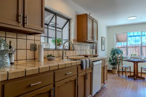 Kitchen - 800 Oddstad Blvd, Pacifica, CA 94044 photo 3 of 4