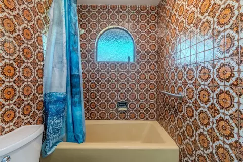Bath - 800 Oddstad Blvd, Pacifica, CA 94044 photo 2 of 3