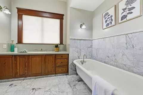 Bath - 809 E 5th Ave, San Mateo, CA 94402 photo 3 of 5