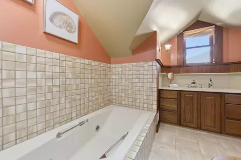 Bath - 809 E 5th Ave, San Mateo, CA 94402 photo 2 of 5