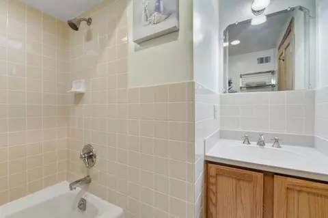 Bath - 809 E 5th Ave, San Mateo, CA 94402 photo 4 of 5