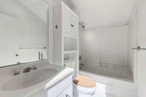 Bath - 809 E 5th Ave, San Mateo, CA 94402 photo 5 of 5