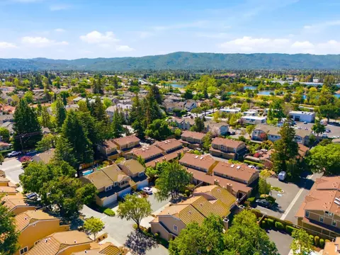 View/Area - 135 Redding Rd A, Campbell, CA 95008 photo 4 of 5