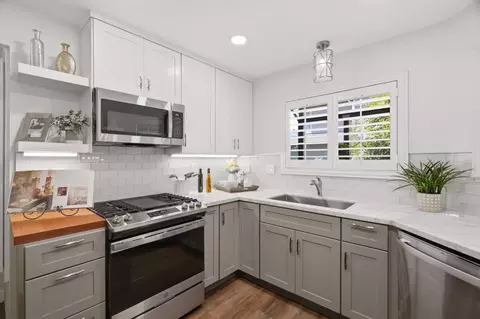 Kitchen - 135 Redding Rd A, Campbell, CA 95008 photo 2 of 4