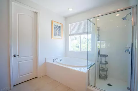 Bath - Desert View Pl, Bakersfield, CA 93311 photo 2 of 6