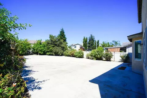Exterior - Desert View Pl, Bakersfield, CA 93311 photo 5 of 7