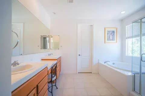 Bath - Desert View Pl, Bakersfield, CA 93311 photo 4 of 6