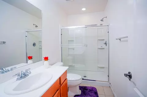 Bath - Desert View Pl, Bakersfield, CA 93311 photo 6 of 6