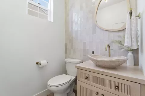 Bath - 37460 Bowline Rd, Newark, CA 94560 photo 1 of 4