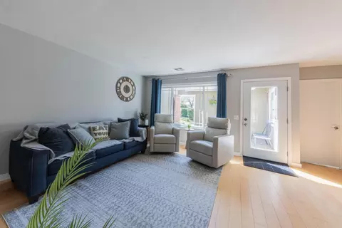 Living - 19311 Creekside Cir, Salinas, CA 93908 photo 2 of 2