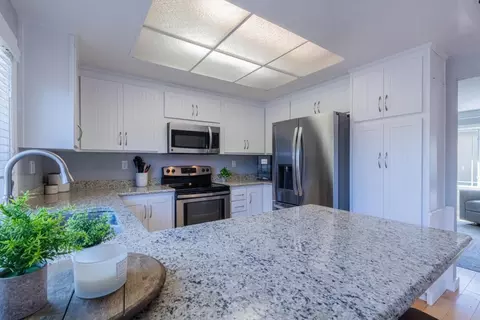 Kitchen - 19311 Creekside Cir, Salinas, CA 93908 photo 2 of 3
