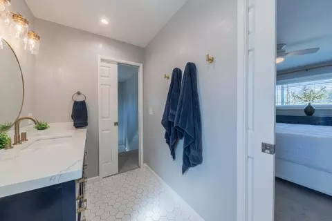 Bath - 19311 Creekside Cir, Salinas, CA 93908 photo 3 of 3