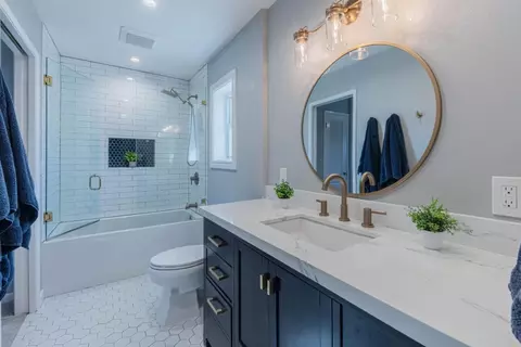 Bath - 19311 Creekside Cir, Salinas, CA 93908 photo 2 of 3