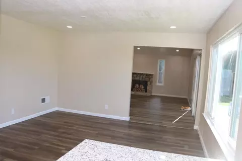 Living - 100 Justin Ct, Vallejo, CA 94591 photo 4 of 6