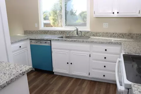 Kitchen - 100 Justin Ct, Vallejo, CA 94591 photo 3 of 4