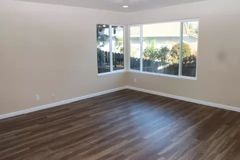 Living - 100 Justin Ct, Vallejo, CA 94591 photo 3 of 6