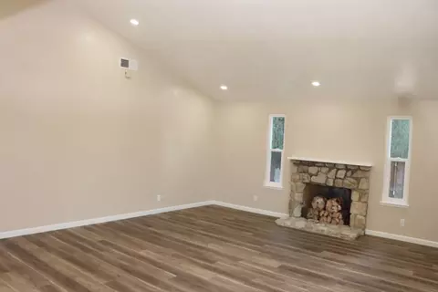 Living - 100 Justin Ct, Vallejo, CA 94591 photo 5 of 6