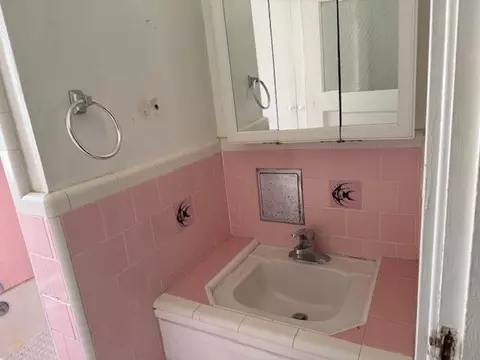 Bath - 2118 Old Calaveras Rd, Milpitas, CA 95035 photo 1 of 2