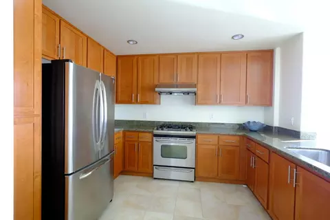Kitchen - 423 7th St 901, Oakland, CA 94607 photo 2 of 3