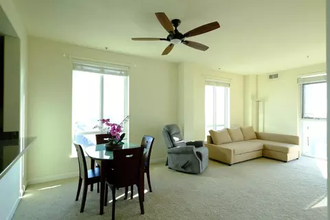 Living - 423 7th St 901, Oakland, CA 94607 photo 1 of 2