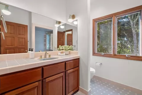 Bath - 625 Quail Run Rd, Aptos, CA 95003 photo 7 of 8
