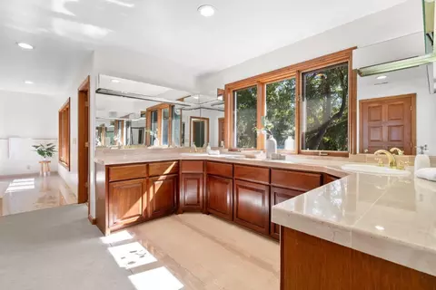 Bath - 625 Quail Run Rd, Aptos, CA 95003 photo 2 of 8