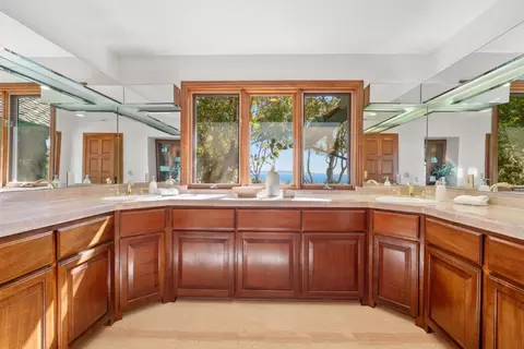 Bath - 625 Quail Run Rd, Aptos, CA 95003 photo 1 of 8
