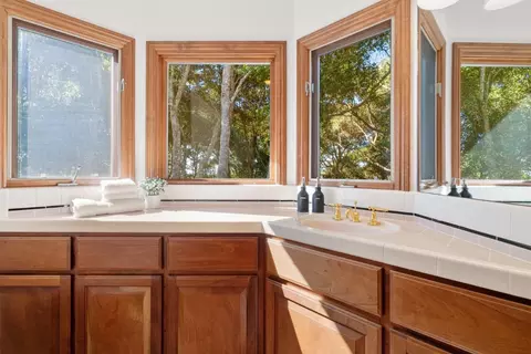 Bath - 625 Quail Run Rd, Aptos, CA 95003 photo 6 of 8