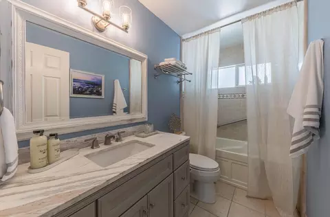 Bath - 9390 Holly Oak Way, Salinas, CA 93907 photo 3 of 3