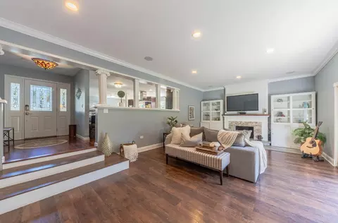 Living - 9390 Holly Oak Way, Salinas, CA 93907 photo 2 of 4