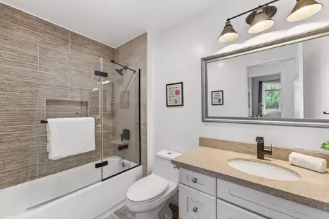 Bath - 35 28th Ave 307, San Mateo, CA 94403 photo 2 of 2