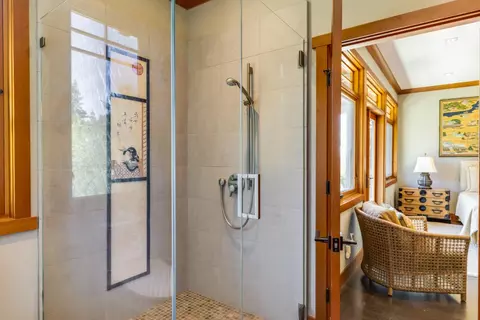 Bath - 1080 Larsen Rd, Aptos, CA 95003 photo 4 of 8