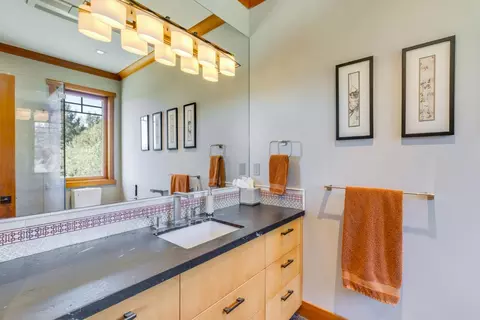 Bath - 1080 Larsen Rd, Aptos, CA 95003 photo 3 of 8