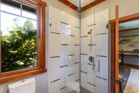 Bath - 1080 Larsen Rd, Aptos, CA 95003 photo 6 of 8