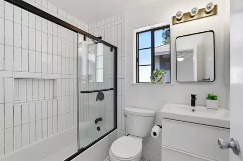 Bath - 709 Winstead Ct, Sunnyvale, CA 94087 photo 2 of 3