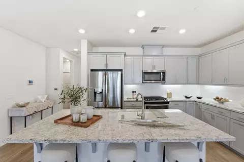 Kitchen - 195 Carson Falls Cmn, Fremont, CA 94539 photo 3 of 8