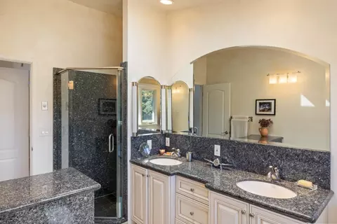 Bath - 397 Corral De Tierra Rd B, Salinas, CA 93908 photo 3 of 5